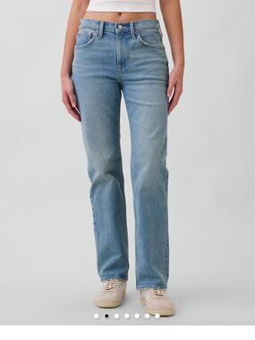 GAP Mid-Rise Relaxed Fit Jeans (Never been worn) Tags on! Size 33/16